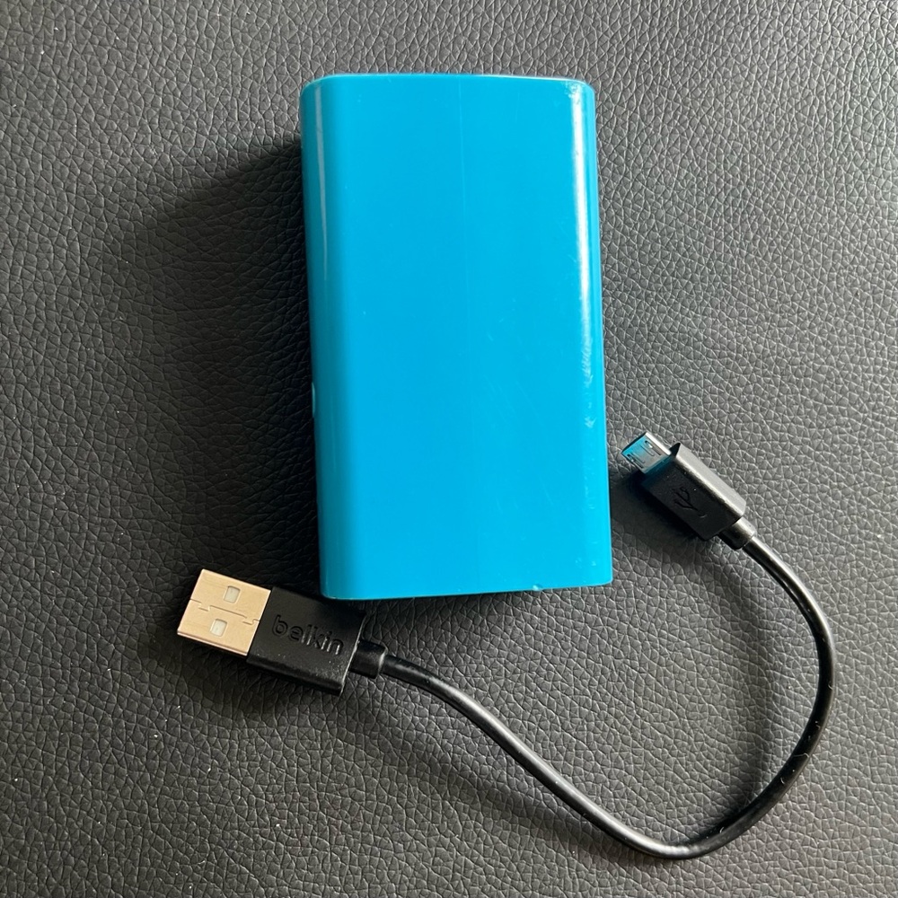 Belkin Turquoise Power Bank with USB Cable